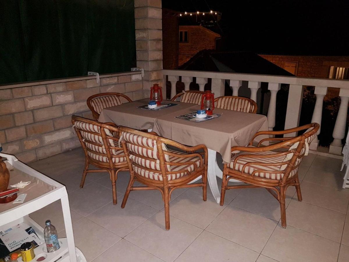 Apartamento Vila Dora Supetar Exterior foto