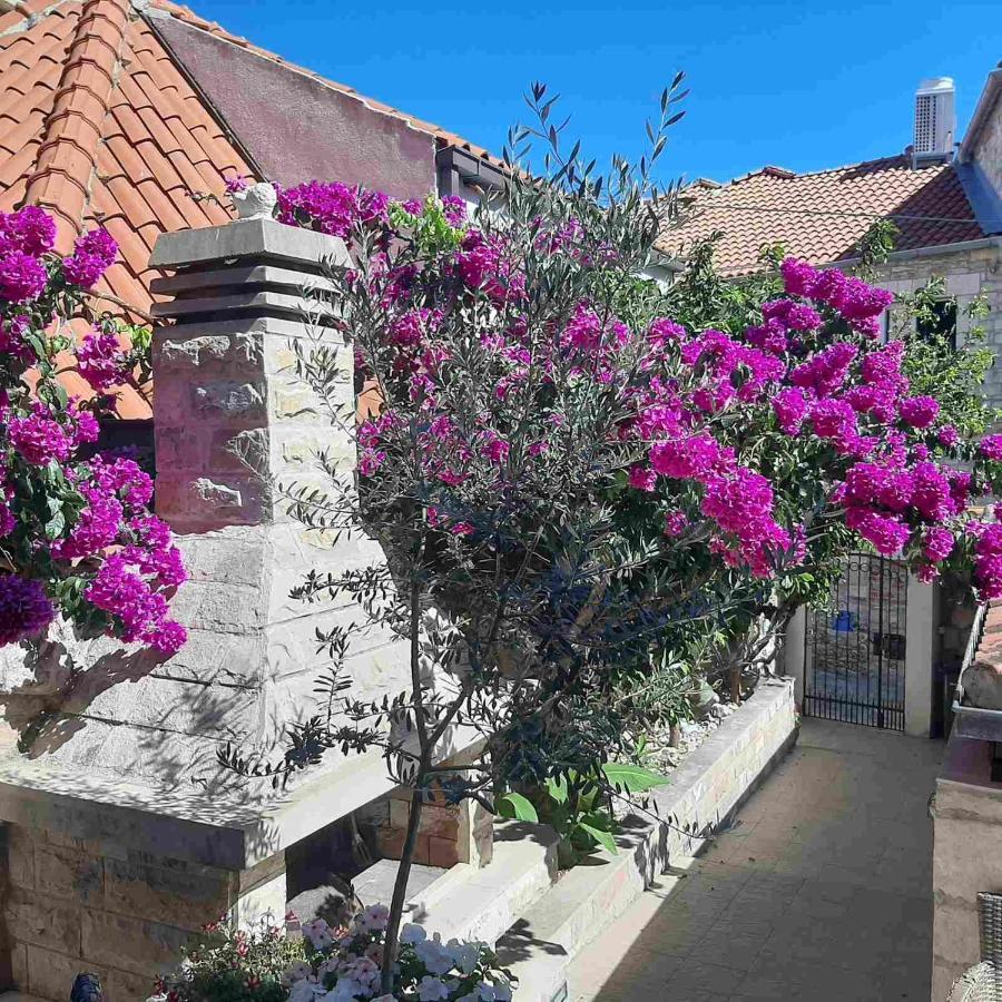Apartamento Vila Dora Supetar Exterior foto