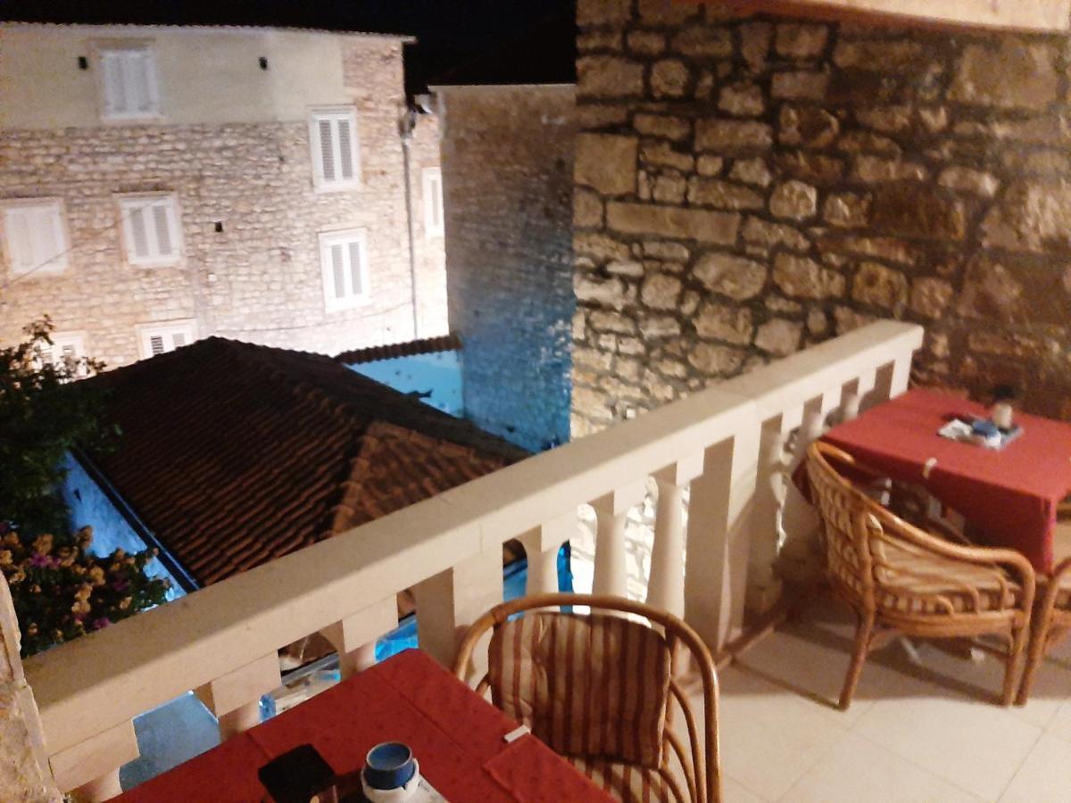Apartamento Vila Dora Supetar Exterior foto