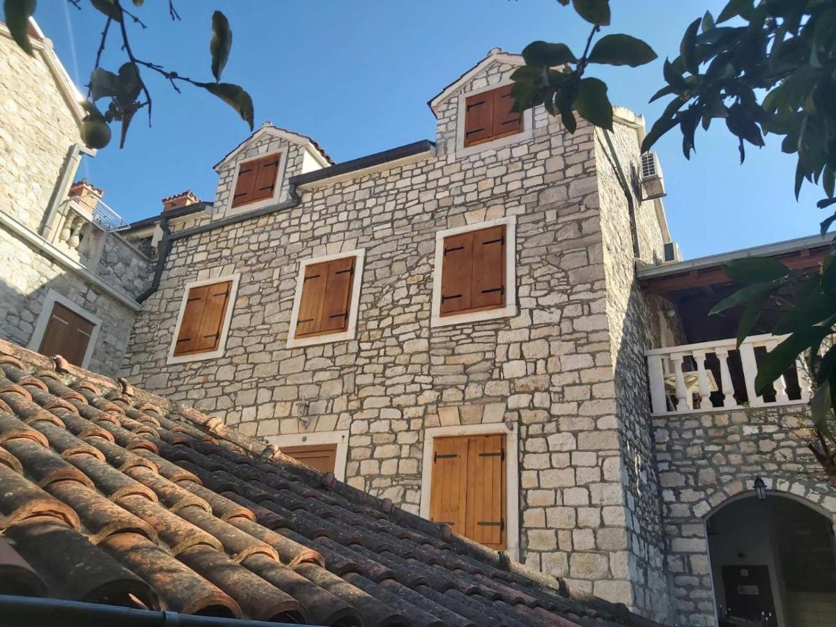 Apartamento Vila Dora Supetar Exterior foto