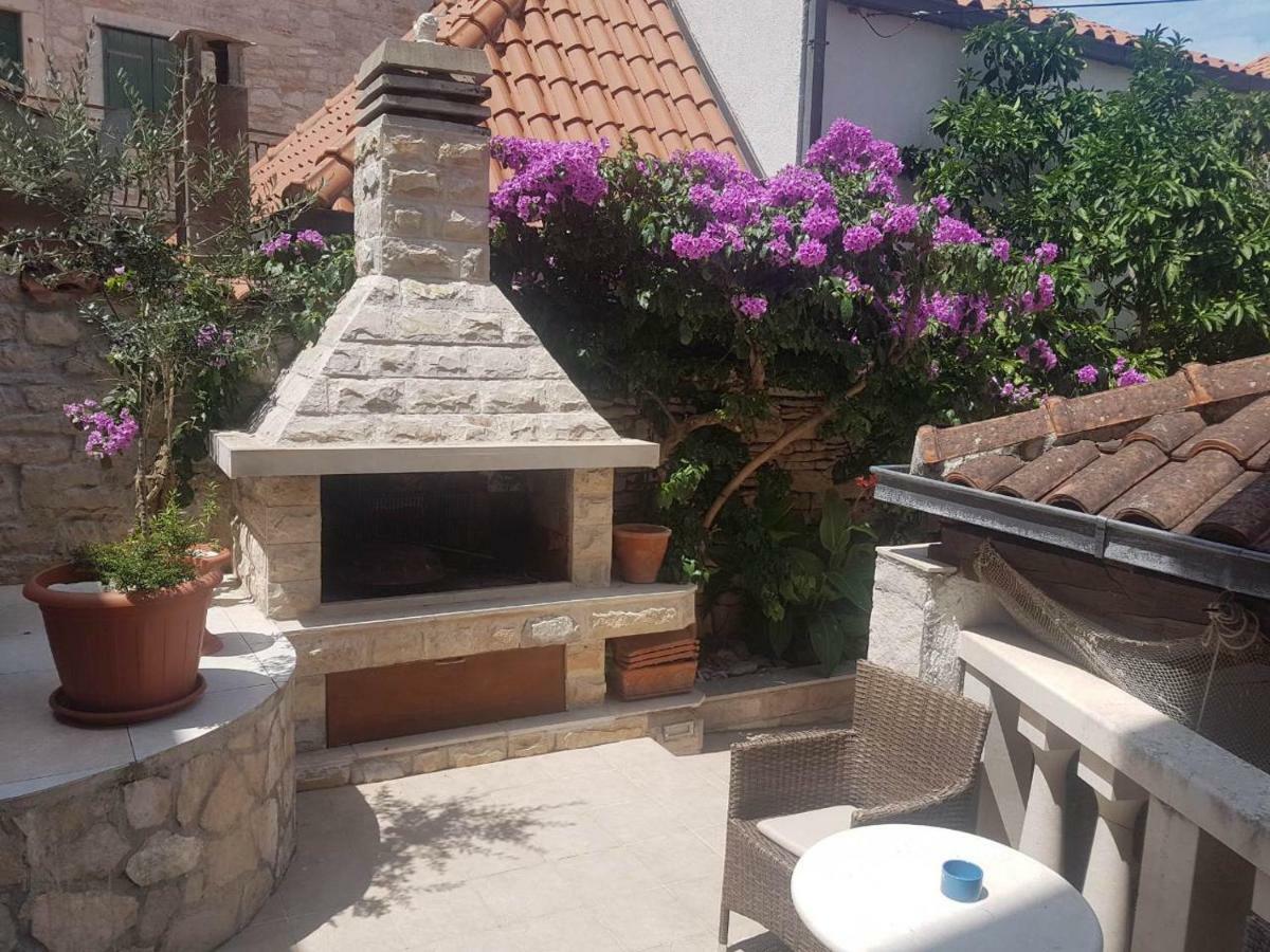Apartamento Vila Dora Supetar Exterior foto